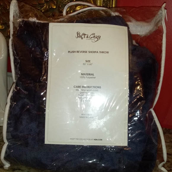 1118 Soft & Cozy Plush Reverse Sherpa Throw - Picture 2 of 5